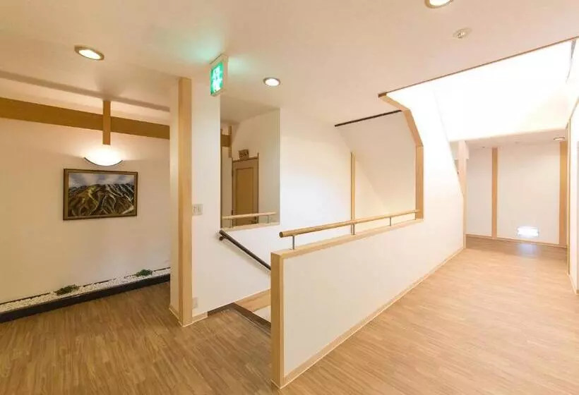 ペンション Tateyama Kurobe Alpine Route Senjuso 立山黒部アルペンルート千寿荘