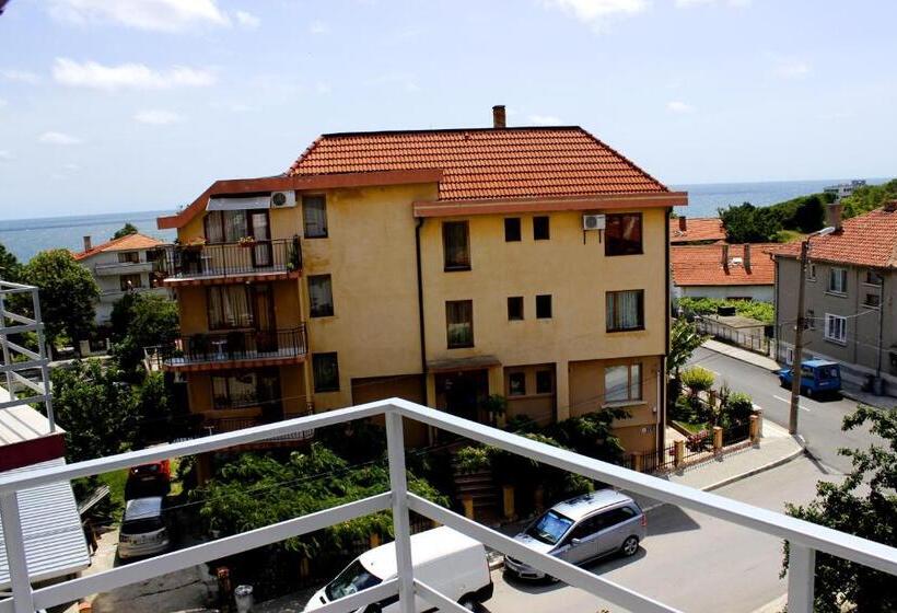 پانسیون Villa Maris