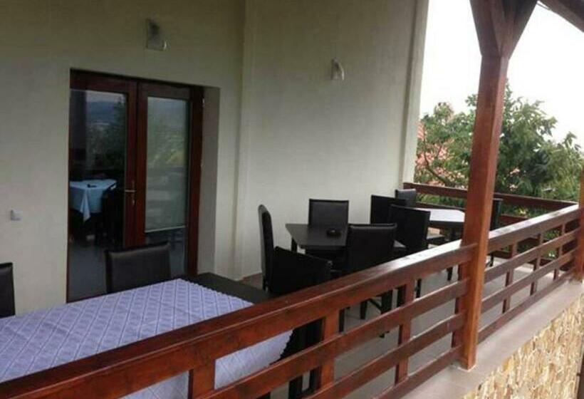 Pensiunea Cristina Racova