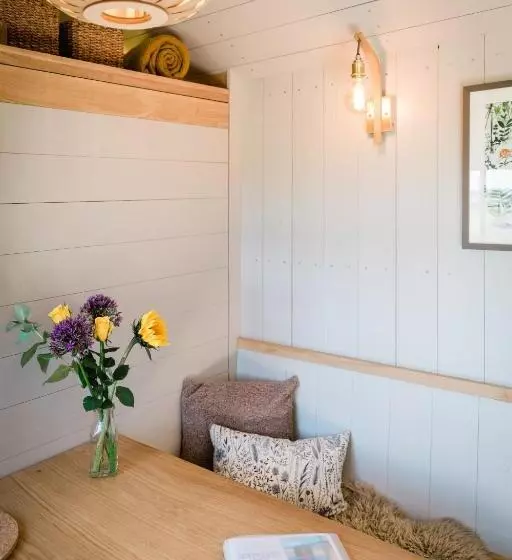 Boutique Cornish Shepherd S Hut With Hot Tub