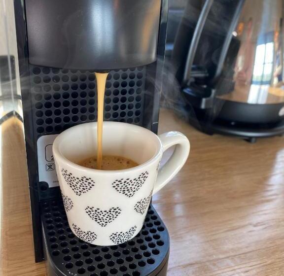 Boutique Cornish Shepherd S Hut With Hot Tub