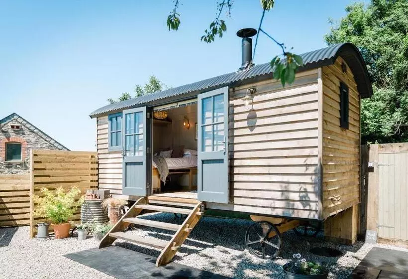 Boutique Cornish Shepherd S Hut With Hot Tub