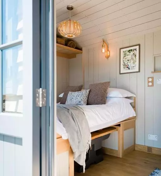 Boutique Cornish Shepherd S Hut With Hot Tub