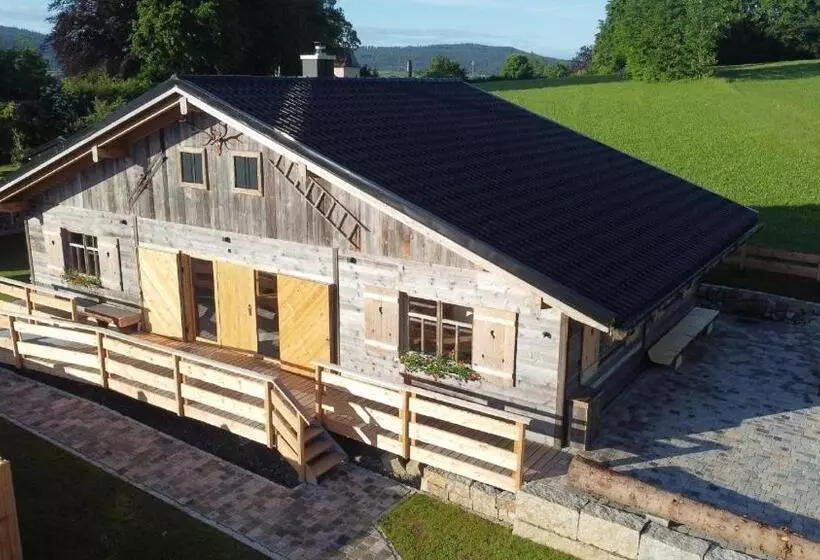 Chalet Am ölberg Mit Badefass Und Altholzsauna