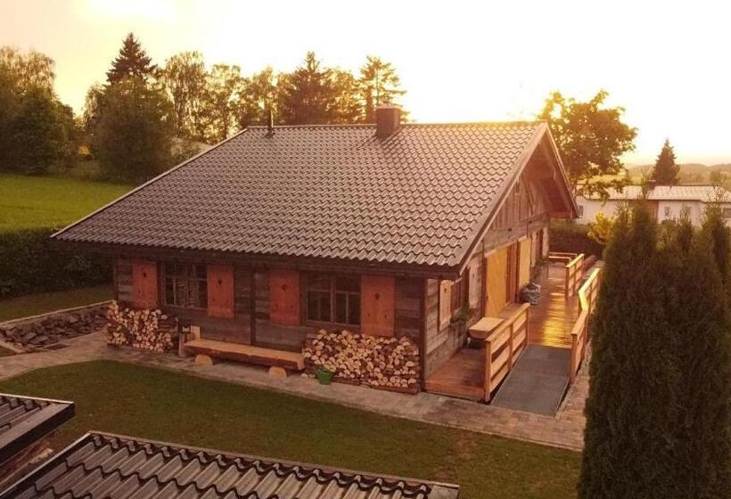 Chalet Am ölberg Mit Badefass Und Altholzsauna