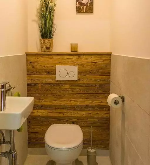 Chalet Am ölberg Mit Badefass Und Altholzsauna