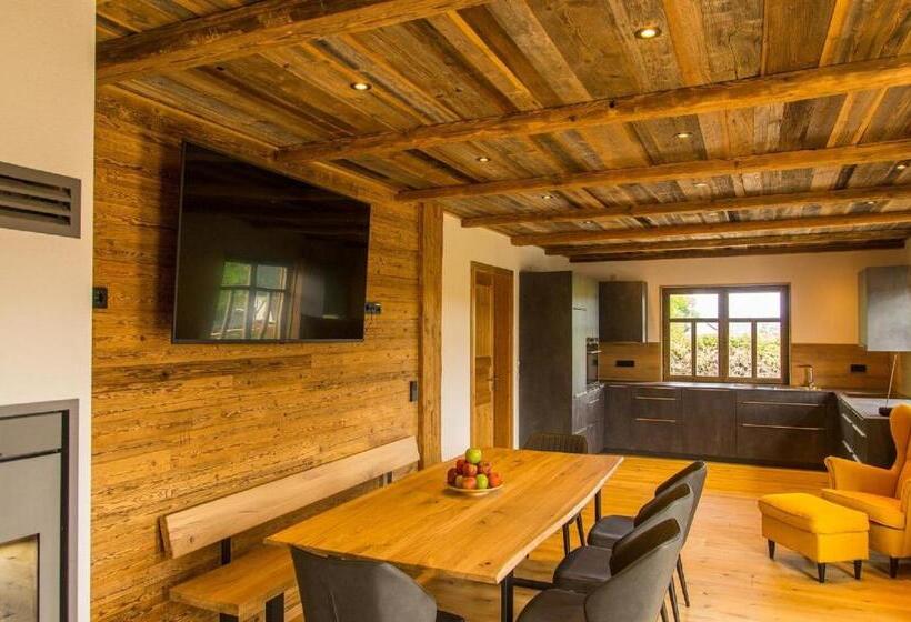 Chalet Am ölberg Mit Badefass Und Altholzsauna