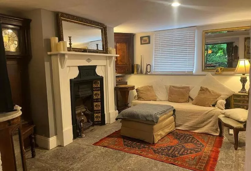 Charming Garden Flat In Vivary Park, Central Taunton