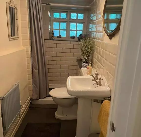 Charming Garden Flat In Vivary Park, Central Taunton