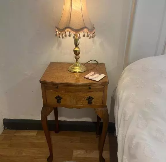 Charming Garden Flat In Vivary Park, Central Taunton