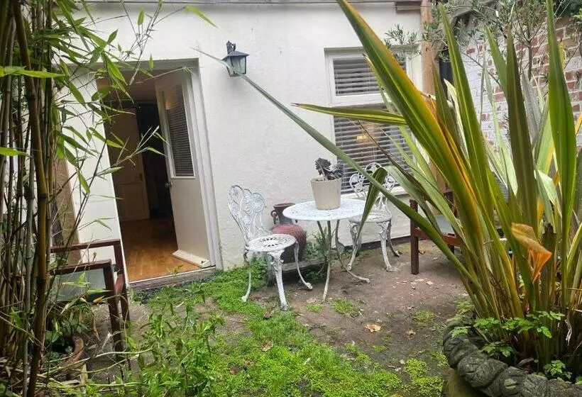 Charming Garden Flat In Vivary Park, Central Taunton