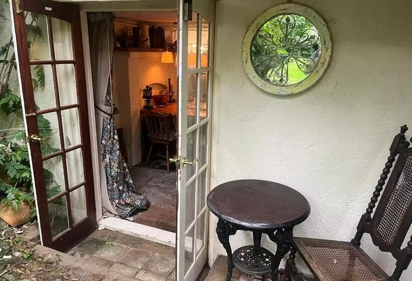 Charming Garden Flat In Vivary Park, Central Taunton