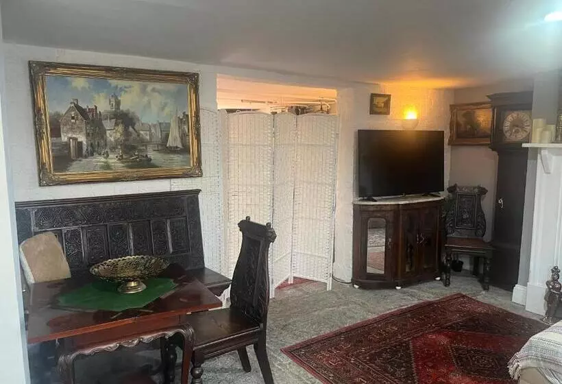 Charming Garden Flat In Vivary Park, Central Taunton