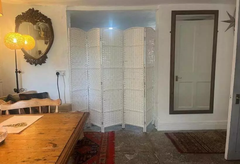 Charming Garden Flat In Vivary Park, Central Taunton