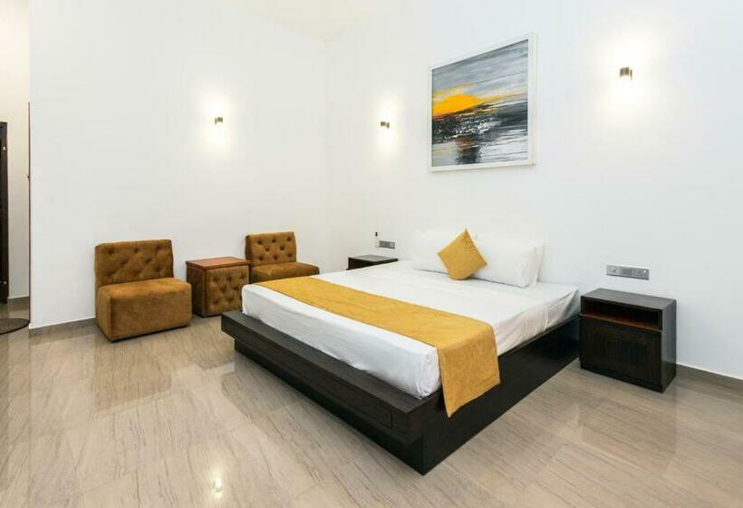 فندق Polhena Grand Resort & Banquet