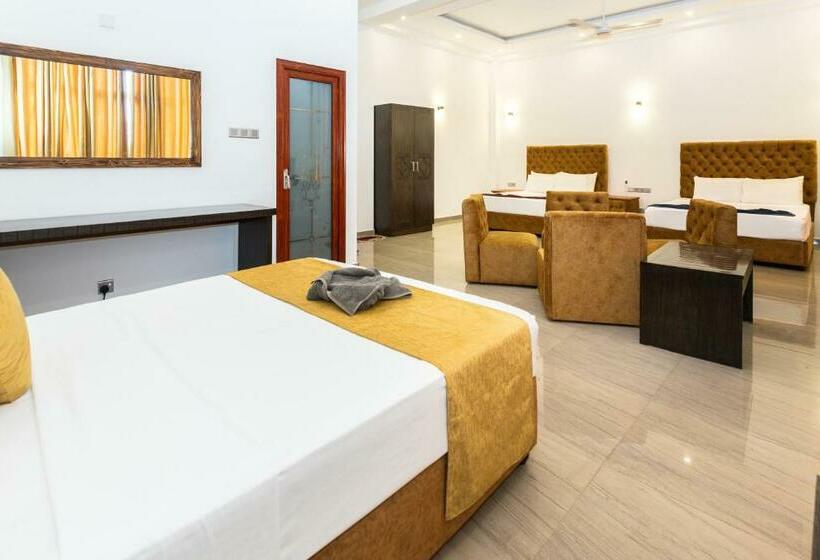 فندق Polhena Grand Resort & Banquet