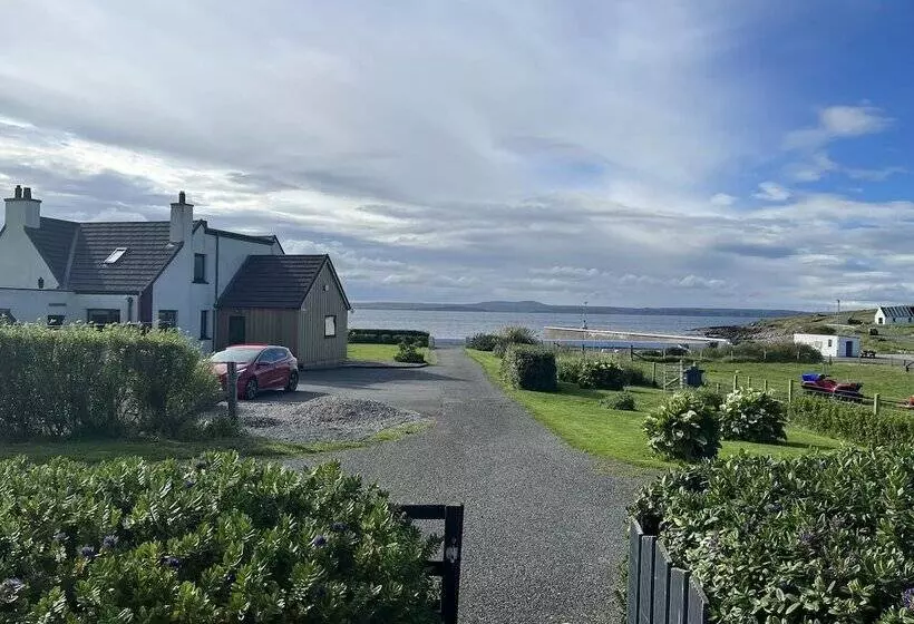 Immaculate 4 Bed House Outside Stornoway