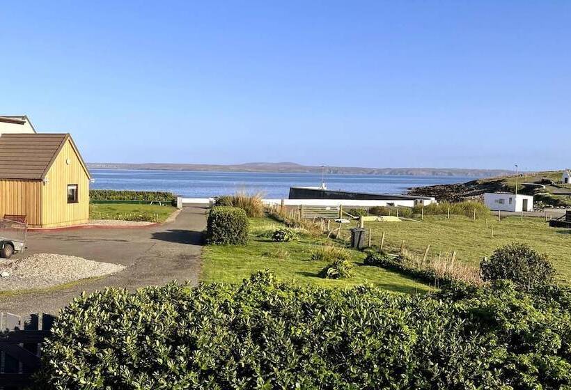 Immaculate 4 Bed House Outside Stornoway