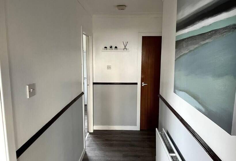 Immaculate 4 Bed House Outside Stornoway