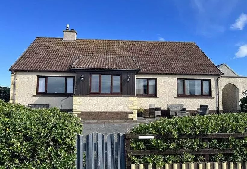 Immaculate 4 Bed House Outside Stornoway
