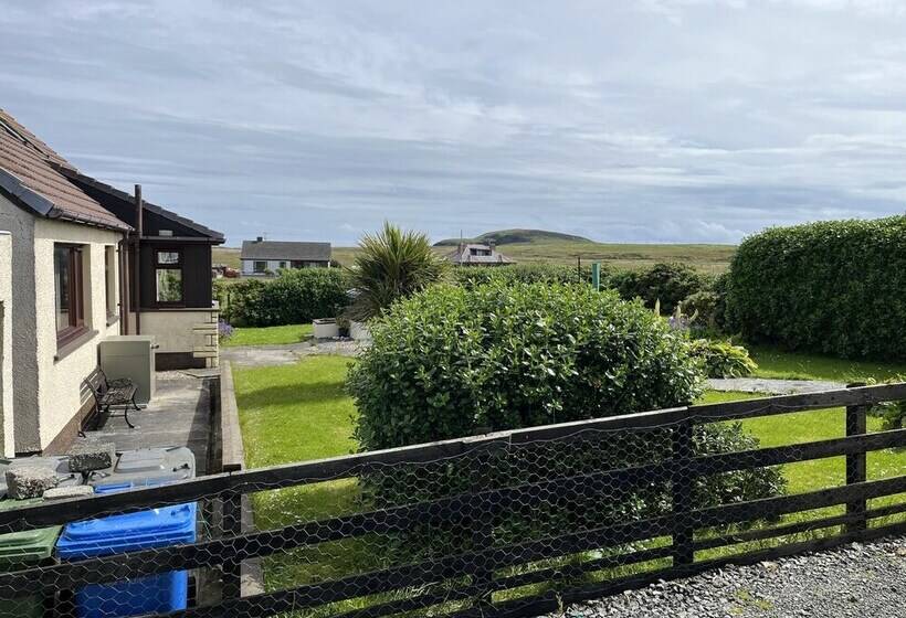 Immaculate 4 Bed House Outside Stornoway
