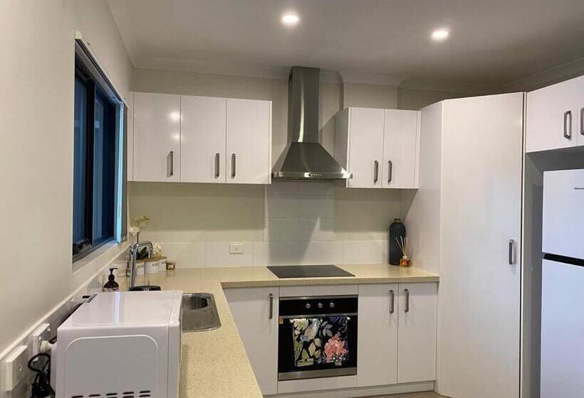 Stylish Modern Airport City Wifi Park Netflix Wine