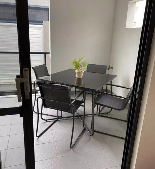 Stylish Modern Airport City Wifi Park Netflix Wine