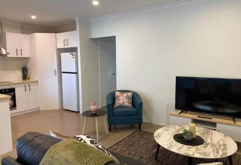 Stylish Modern Airport City Wifi Park Netflix Wine