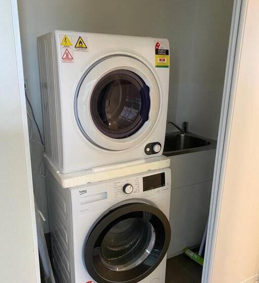 Stylish Modern Airport City Wifi Park Netflix Wine