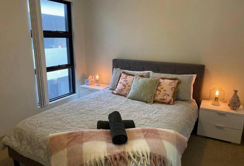 Stylish Modern Airport City Wifi Park Netflix Wine