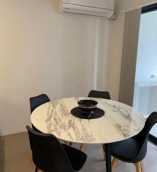 Stylish Modern Airport City Wifi Park Netflix Wine