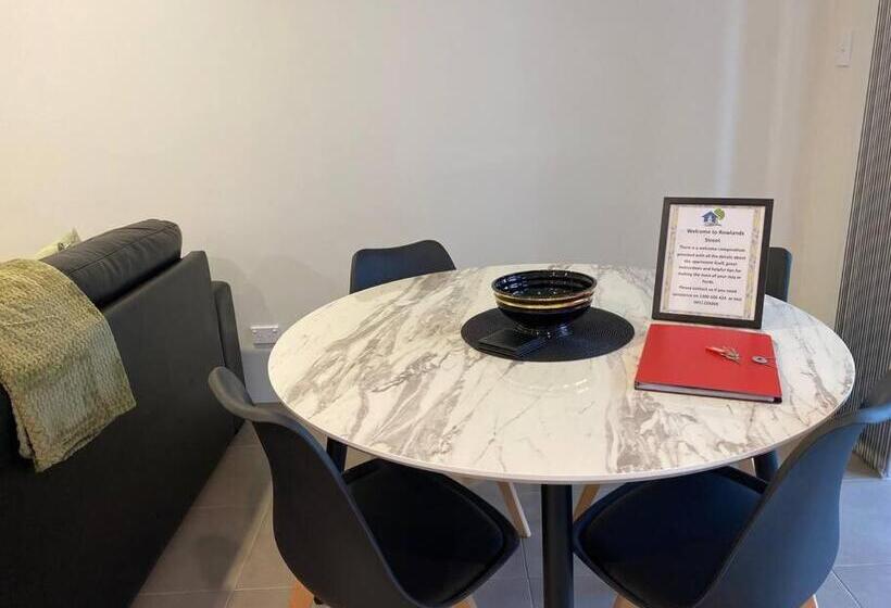 Stylish Modern Airport City Wifi Park Netflix Wine