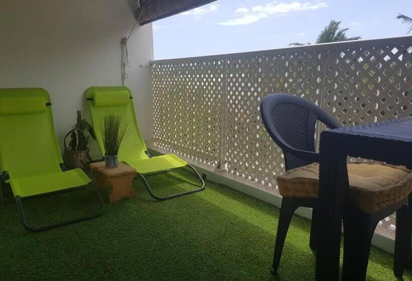 Superbe Studio Avec Varangue à 150 M De La Plage à La Saline Les Bains