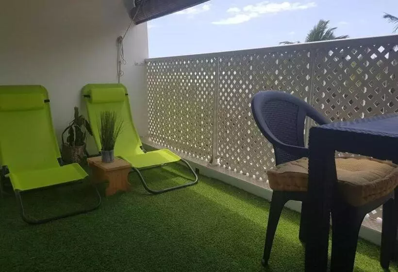 Superbe Studio Avec Varangue à 150 M De La Plage à La Saline Les Bains