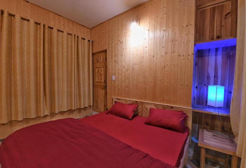 הוסטל Earthlings Backpacker Den