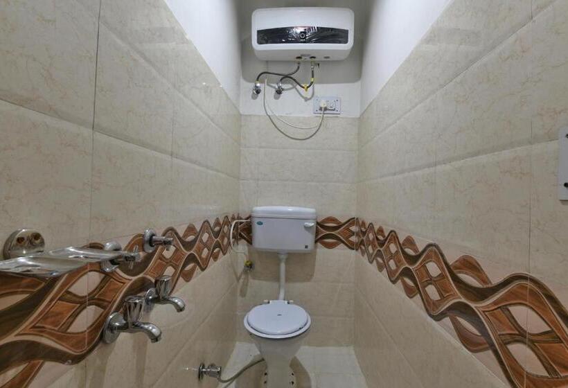 הוסטל Earthlings Backpacker Den