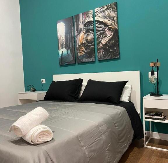 تختخواب و صبحانه Mafalda   Napoli Rooms