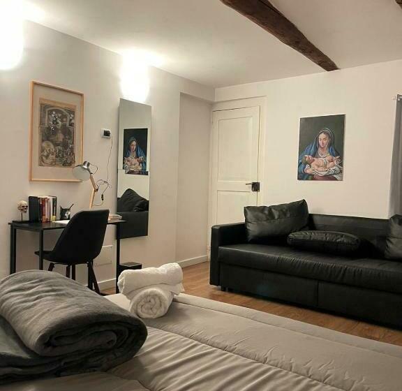 تختخواب و صبحانه Mafalda   Napoli Rooms