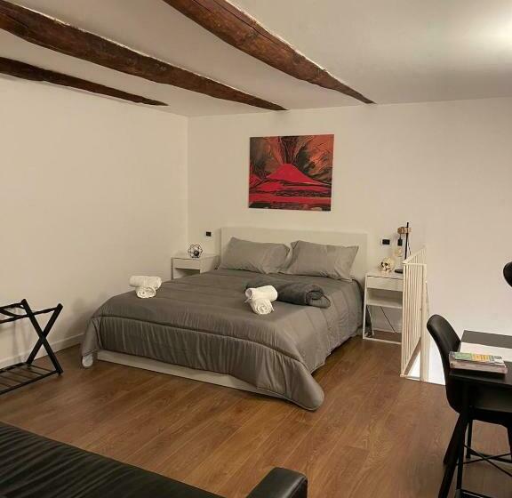 تختخواب و صبحانه Mafalda   Napoli Rooms