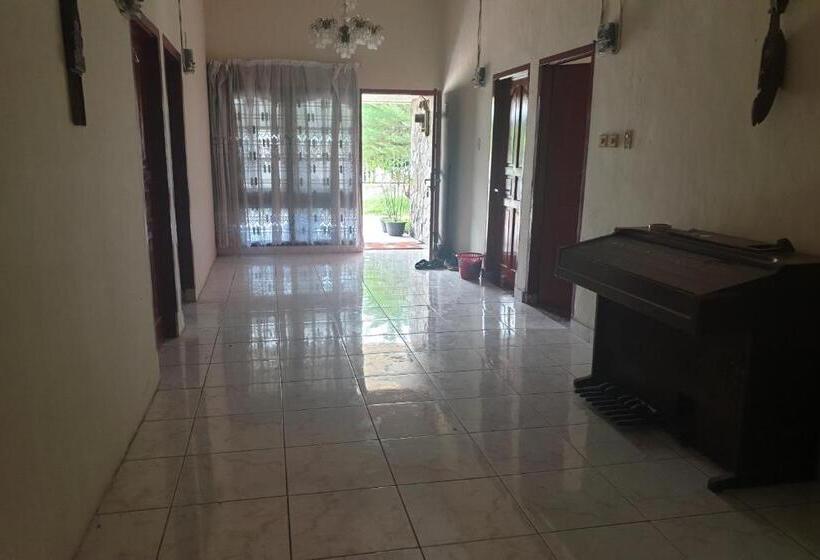 Отель Oyo Life 2604 Elicia Kost