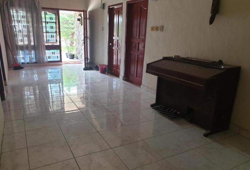 Отель Oyo Life 2604 Elicia Kost