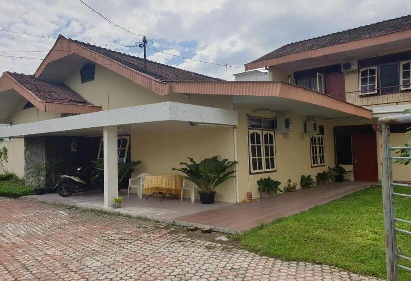 Отель Oyo Life 2604 Elicia Kost