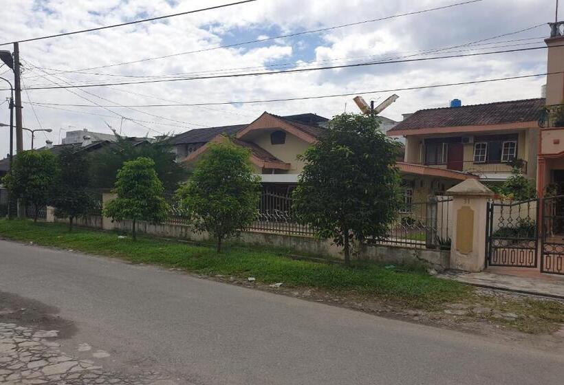 Отель Oyo Life 2604 Elicia Kost