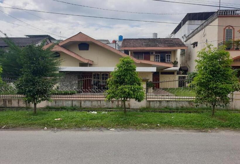 Отель Oyo Life 2604 Elicia Kost