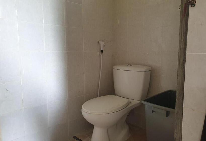 Отель Oyo Life 2604 Elicia Kost