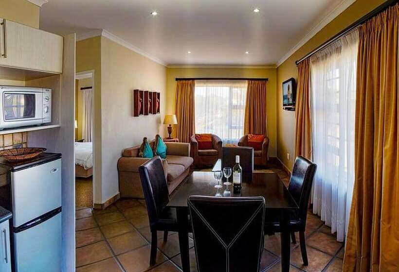 Пансион Room In B&b   Guest Lodge, Double Bed And Sofa Bed Max. 4 Guests, Near Port Elizabeth