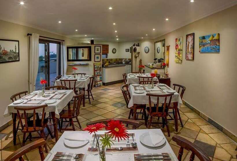 Пансион Room In B&b   Guest Lodge, Double Bed And Sofa Bed Max. 4 Guests, Near Port Elizabeth