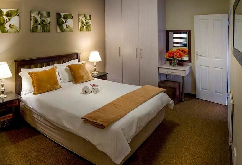 Пансион Room In B&b   Guest Lodge, Double Bed And Sofa Bed Max. 4 Guests, Near Port Elizabeth