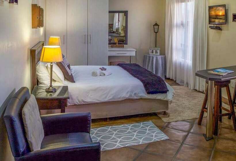 Пансион Room In B&b   Guest Lodge, Double Bed And Sofa Bed Max. 4 Guests, Near Port Elizabeth