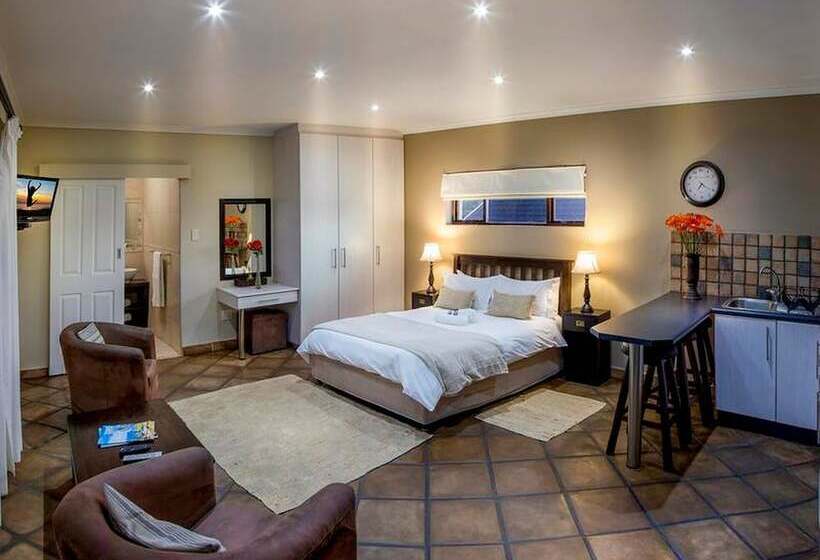 Пансион Room In B&b   Guest Lodge, Double Bed And Sofa Bed Max. 4 Guests, Near Port Elizabeth